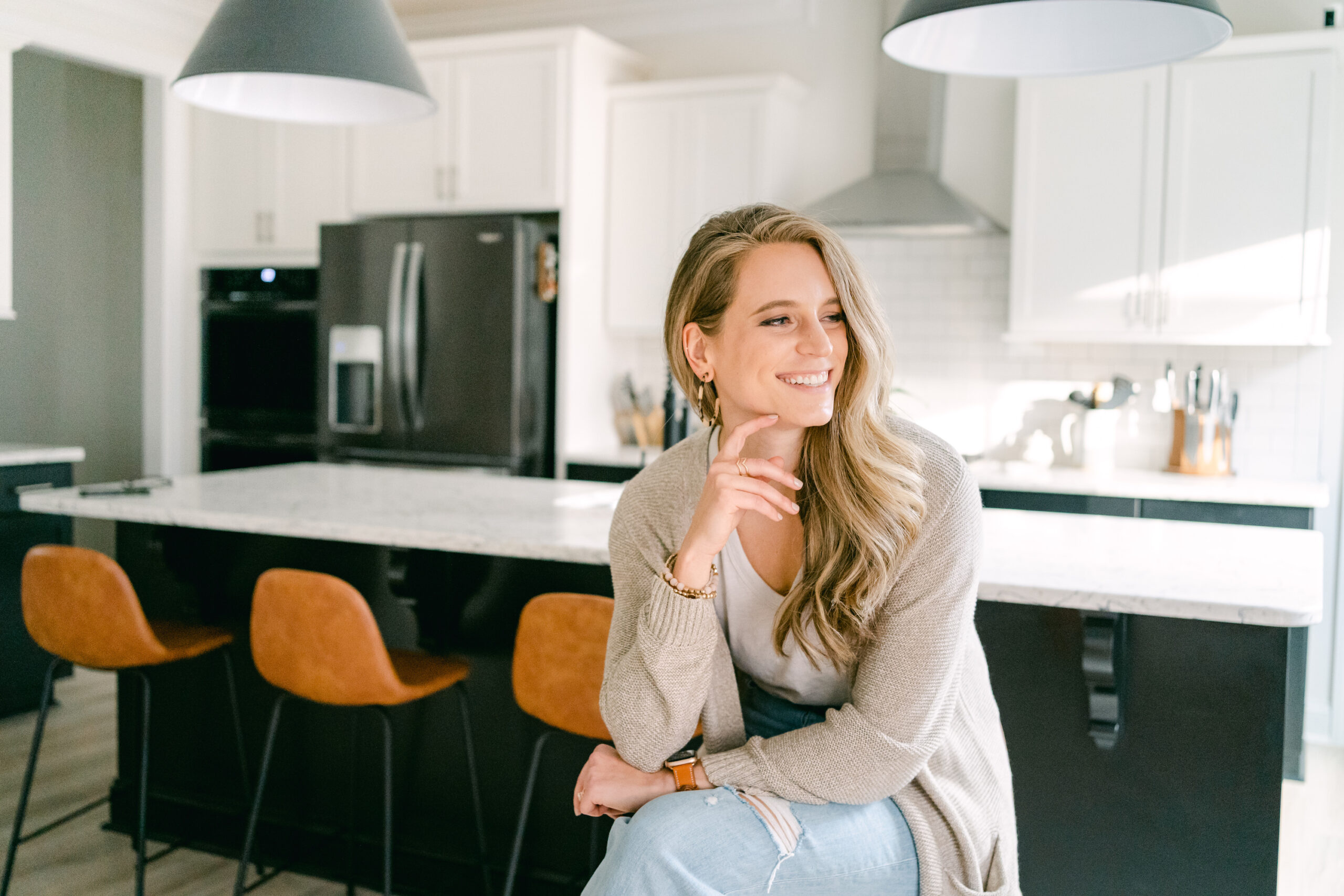 Image of Business Coach Laura Schoenfeld used in blog about positioning offer to attract high-value clients