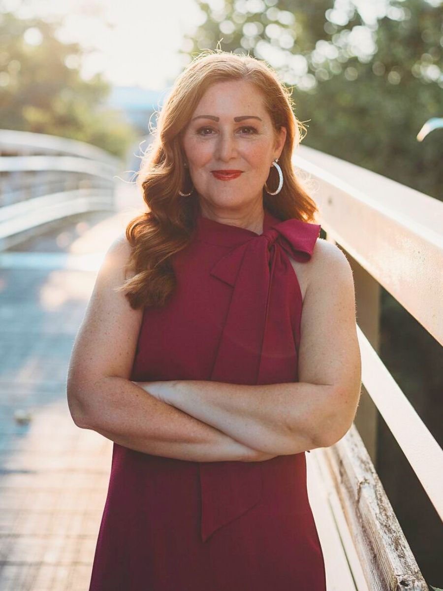 FBI to Health Coach Holly Bertone image for blog about niche pivot